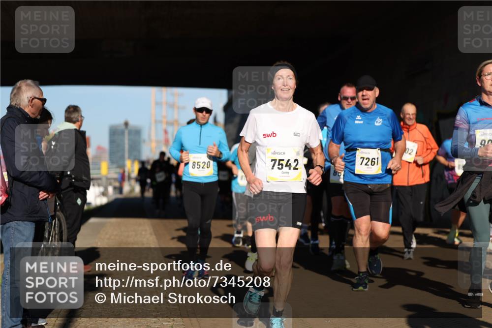06.10.2024 - 19. swb-Marathon Bremen Michael Strokosch http://msf.ph/oto/7345208 06.10.2024 10:16:26 Laufen 8520, 7542, 7261, 02, 9 meine-sportfotos.de
