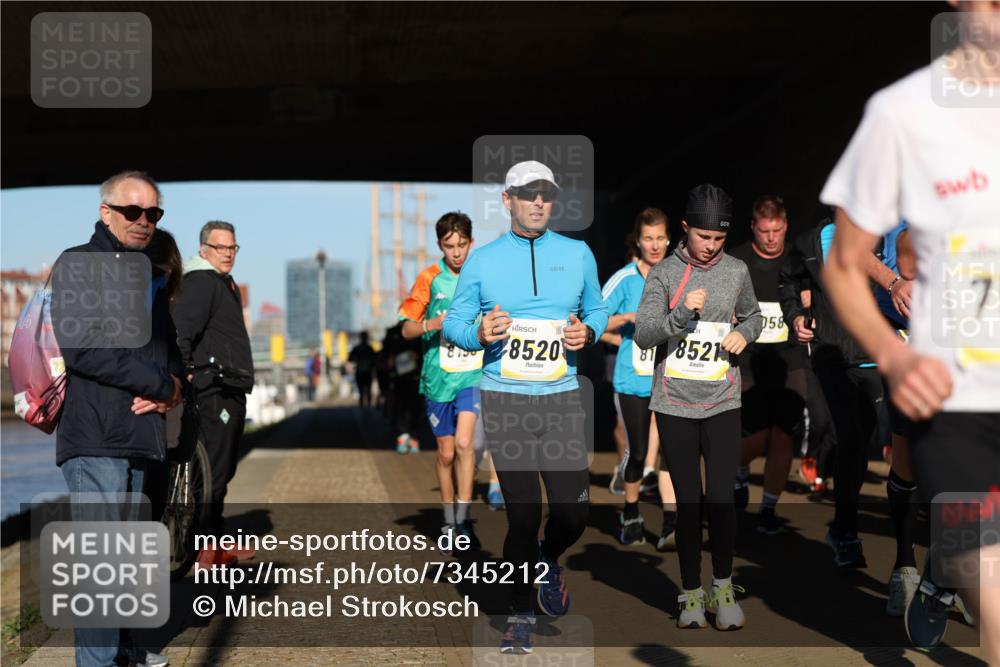 06.10.2024 - 19. swb-Marathon Bremen Michael Strokosch http://msf.ph/oto/7345212 06.10.2024 10:16:27 Laufen 8520, 8521, 058, 110, 7 meine-sportfotos.de