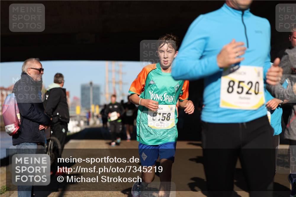 06.10.2024 - 19. swb-Marathon Bremen Michael Strokosch http://msf.ph/oto/7345219 06.10.2024 10:16:28 Laufen 8758, 8520 meine-sportfotos.de