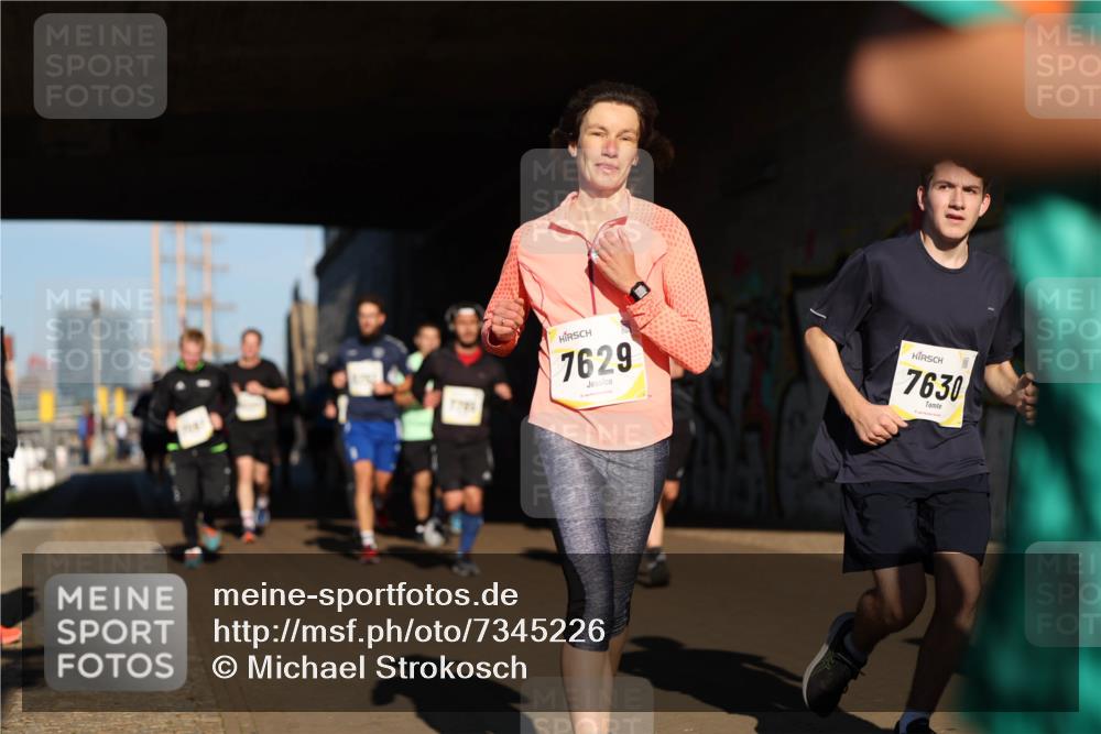 06.10.2024 - 19. swb-Marathon Bremen Michael Strokosch http://msf.ph/oto/7345226 06.10.2024 10:16:30 Laufen 778, 7629, 7630 meine-sportfotos.de