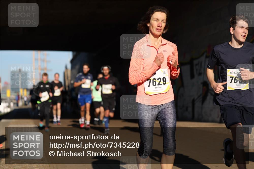 06.10.2024 - 19. swb-Marathon Bremen Michael Strokosch http://msf.ph/oto/7345228 06.10.2024 10:16:30 Laufen 7629, 30, 763 meine-sportfotos.de