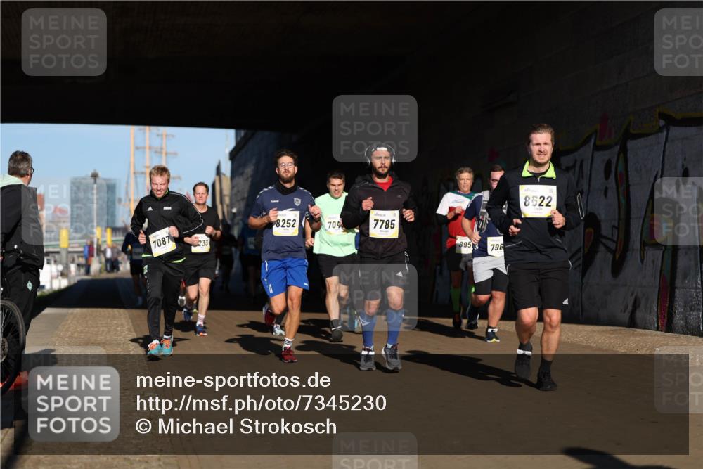 06.10.2024 - 19. swb-Marathon Bremen Michael Strokosch http://msf.ph/oto/7345230 06.10.2024 10:16:31 Laufen 7087, 233, 8252, 70, 7785, 895, 796, 8622 meine-sportfotos.de