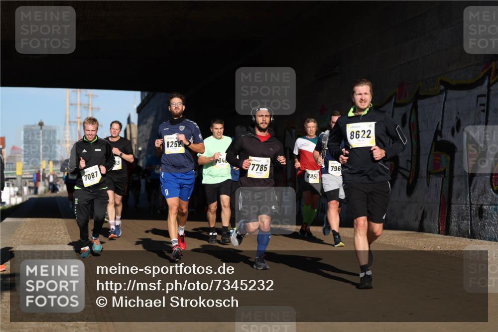 06.10.2024 - 19. swb-Marathon Bremen Michael Strokosch http://msf.ph/oto/7345232 06.10.2024 10:16:31 Laufen 7087, 33, 11, 8252, 1046, 7785, 8951, 796, 8622 meine-sportfotos.de