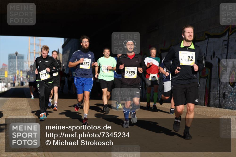 06.10.2024 - 19. swb-Marathon Bremen Michael Strokosch http://msf.ph/oto/7345234 06.10.2024 10:16:32 Laufen 7087, 8252, 70, 7785, 8951, 22 meine-sportfotos.de