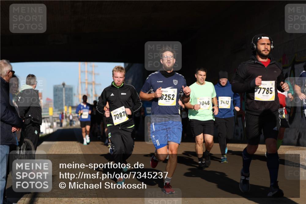 06.10.2024 - 19. swb-Marathon Bremen Michael Strokosch http://msf.ph/oto/7345237 06.10.2024 10:16:33 Laufen 7087, 8252, 7046, 7412, 7785 meine-sportfotos.de