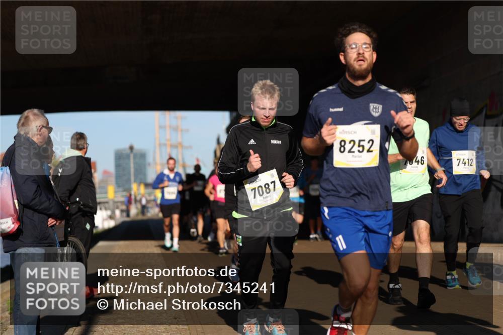 06.10.2024 - 19. swb-Marathon Bremen Michael Strokosch http://msf.ph/oto/7345241 06.10.2024 10:16:34 Laufen 8252, 7346, 7412, 7087, 11 meine-sportfotos.de