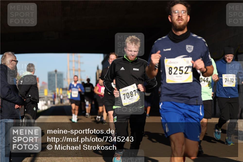 06.10.2024 - 19. swb-Marathon Bremen Michael Strokosch http://msf.ph/oto/7345243 06.10.2024 10:16:34 Laufen 8252, 046, 7412, 7087 meine-sportfotos.de