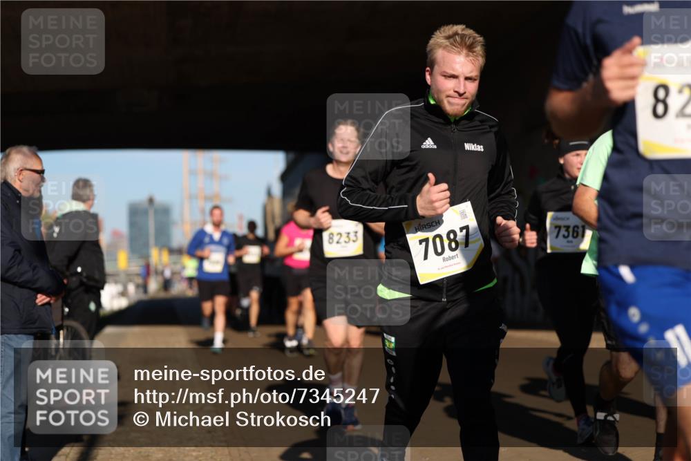 06.10.2024 - 19. swb-Marathon Bremen Michael Strokosch http://msf.ph/oto/7345247 06.10.2024 10:16:34 Laufen 8233, 7087, 7361, 82 meine-sportfotos.de