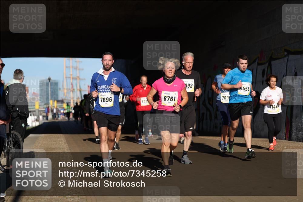 06.10.2024 - 19. swb-Marathon Bremen Michael Strokosch http://msf.ph/oto/7345258 06.10.2024 10:16:37 Laufen 7696, 832, 8761, 992, 700, 8458, 7144 meine-sportfotos.de