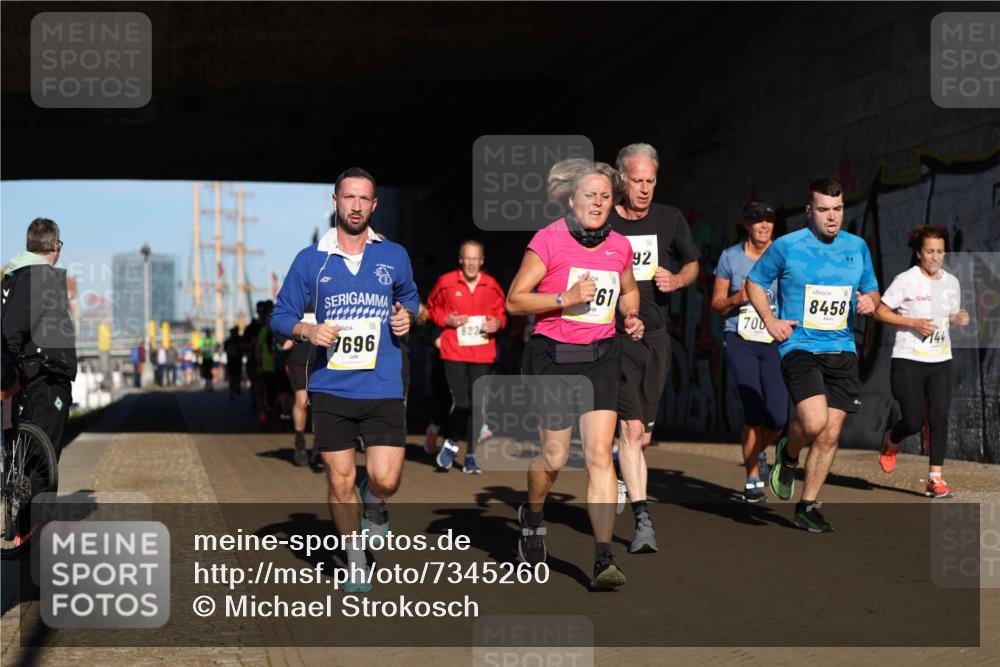 06.10.2024 - 19. swb-Marathon Bremen Michael Strokosch http://msf.ph/oto/7345260 06.10.2024 10:16:37 Laufen 7696, 61, 92, 700, 8458, 7144 meine-sportfotos.de