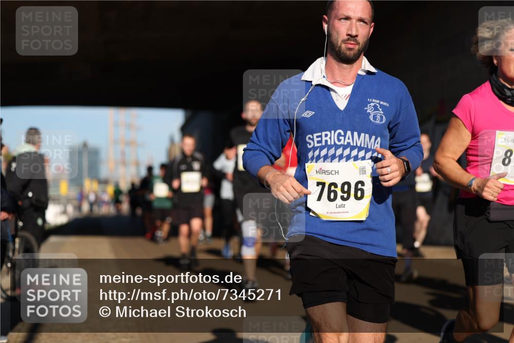 06.10.2024 - 19. swb-Marathon Bremen Michael Strokosch http://msf.ph/oto/7345271 06.10.2024 10:16:39 Laufen 8, 7696, 15 meine-sportfotos.de