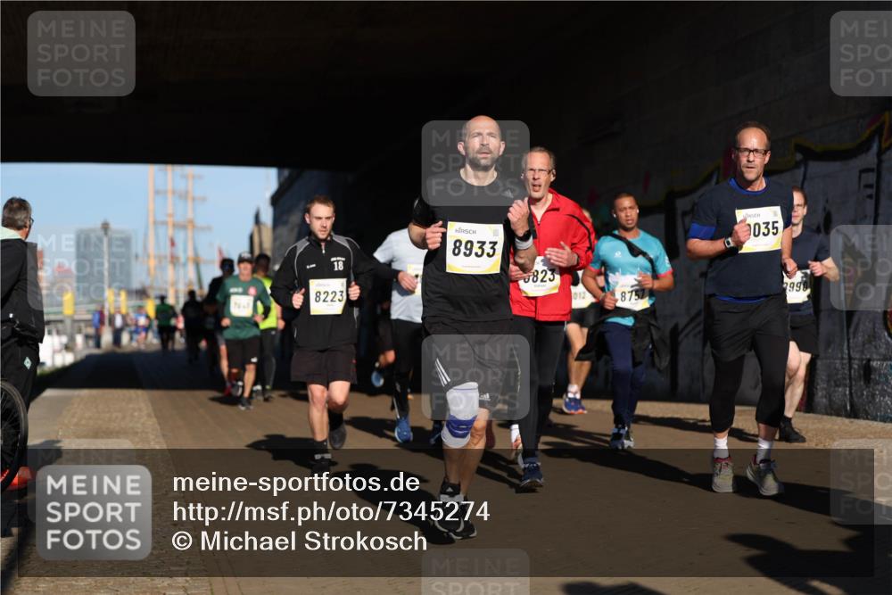 06.10.2024 - 19. swb-Marathon Bremen Michael Strokosch http://msf.ph/oto/7345274 06.10.2024 10:16:39 Laufen 18, 8223, 8933, 823, 012, 8757, 035, 990 meine-sportfotos.de