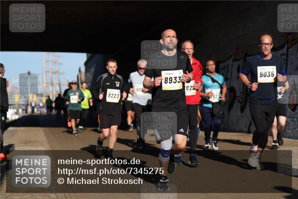 06.10.2024 - 19. swb-Marathon Bremen Michael Strokosch http://msf.ph/oto/7345275 06.10.2024 10:16:40 Laufen 18, 8223, 881, 8933, 82, 57, 9035 meine-sportfotos.de