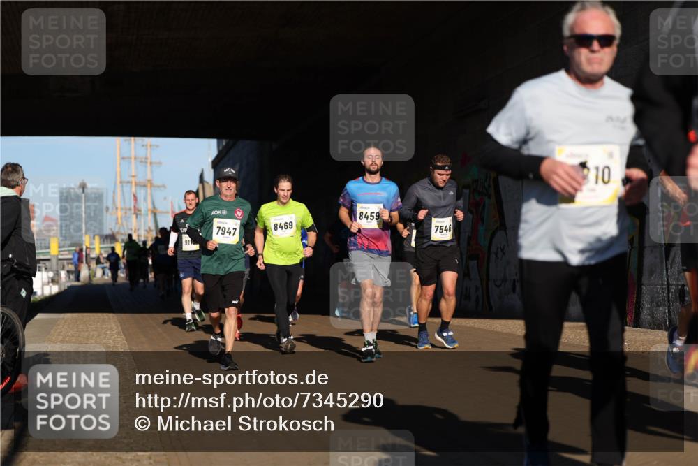 06.10.2024 - 19. swb-Marathon Bremen Michael Strokosch http://msf.ph/oto/7345290 06.10.2024 10:16:42 Laufen 911, 7947, 8469, 8459, 7546, 10 meine-sportfotos.de