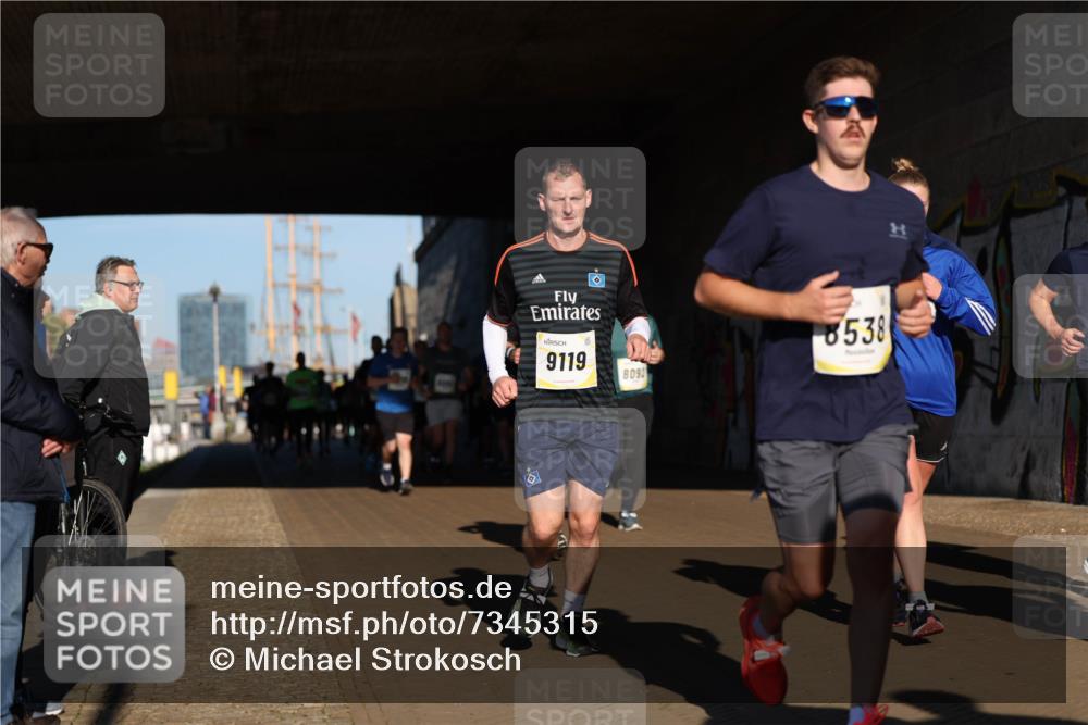 06.10.2024 - 19. swb-Marathon Bremen Michael Strokosch http://msf.ph/oto/7345315 06.10.2024 10:16:46 Laufen 9119, 8091, 8538 meine-sportfotos.de