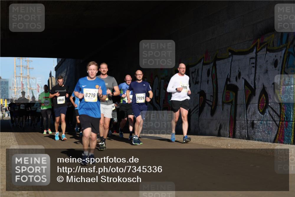 06.10.2024 - 19. swb-Marathon Bremen Michael Strokosch http://msf.ph/oto/7345336 06.10.2024 10:16:50 Laufen 8219, 8931, 7850, 8330, 4, 7029, 15, 7689 meine-sportfotos.de
