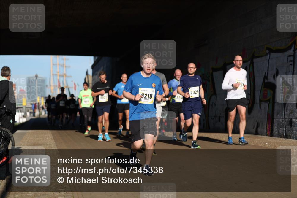 06.10.2024 - 19. swb-Marathon Bremen Michael Strokosch http://msf.ph/oto/7345338 06.10.2024 10:16:51 Laufen 8931, 3219, 824, 7854, 7029, 389 meine-sportfotos.de