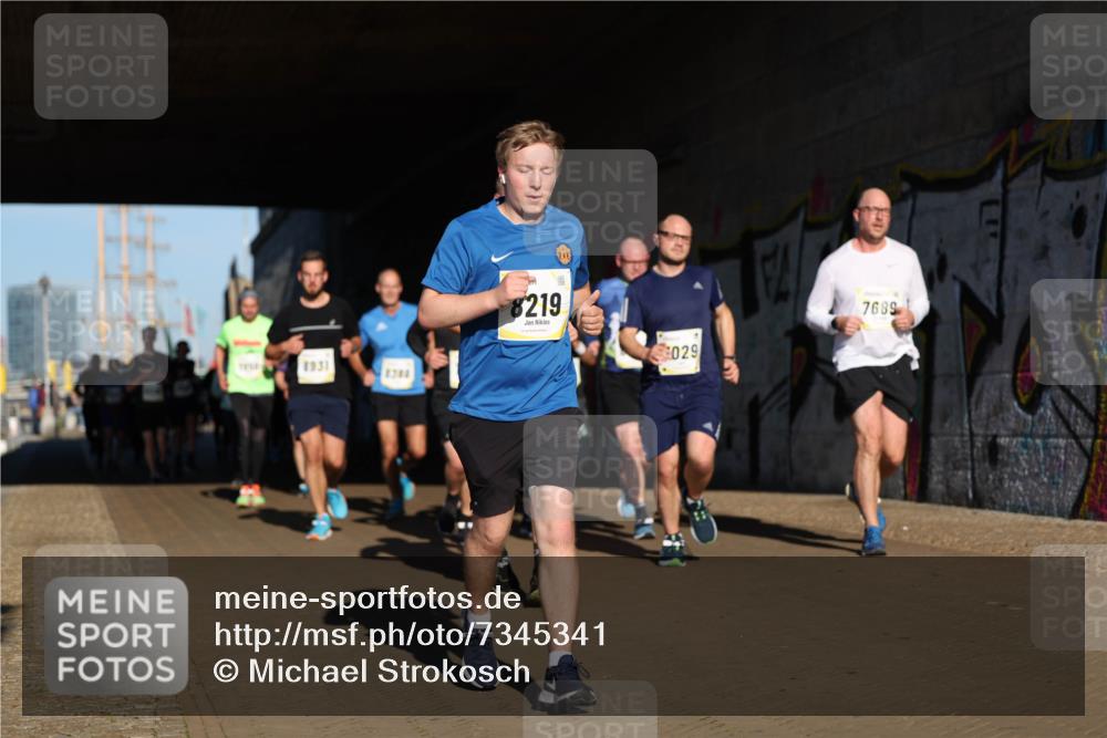 06.10.2024 - 19. swb-Marathon Bremen Michael Strokosch http://msf.ph/oto/7345341 06.10.2024 10:16:52 Laufen 8931, 219, 029, 7689 meine-sportfotos.de