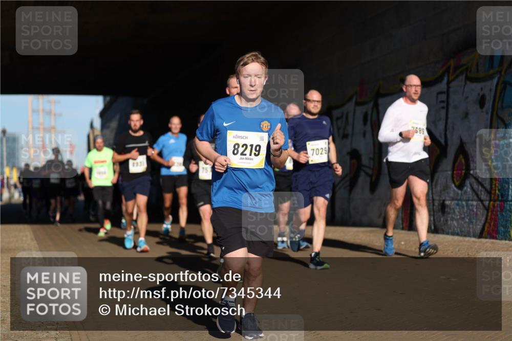 06.10.2024 - 19. swb-Marathon Bremen Michael Strokosch http://msf.ph/oto/7345344 06.10.2024 10:16:52 Laufen 8931, 8219, 7029, 7689 meine-sportfotos.de