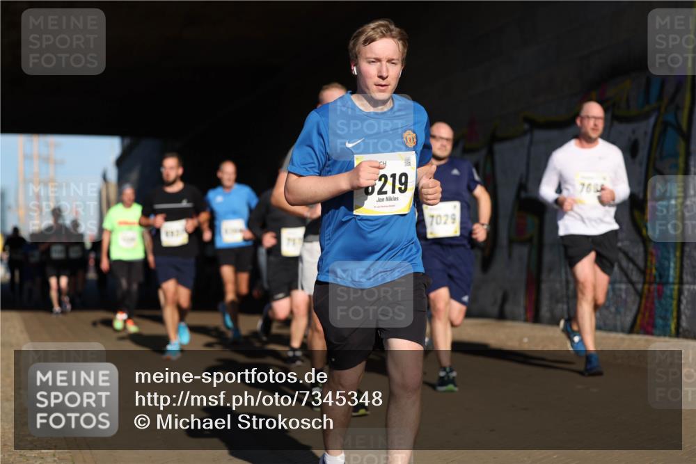 06.10.2024 - 19. swb-Marathon Bremen Michael Strokosch http://msf.ph/oto/7345348 06.10.2024 10:16:52 Laufen 219, 7029, 760 meine-sportfotos.de