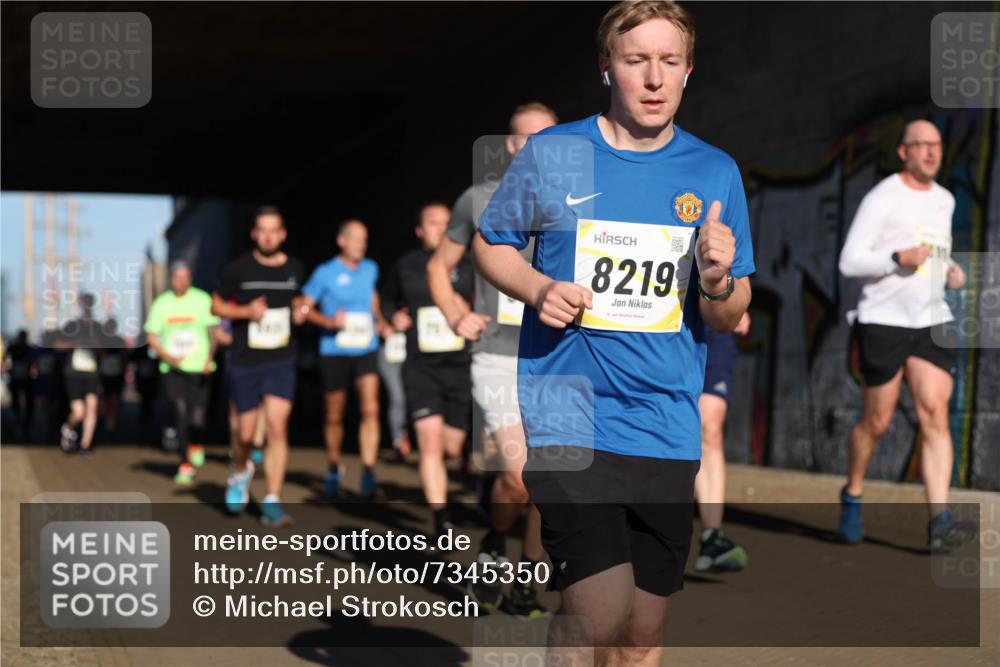06.10.2024 - 19. swb-Marathon Bremen Michael Strokosch http://msf.ph/oto/7345350 06.10.2024 10:16:53 Laufen 8219 meine-sportfotos.de