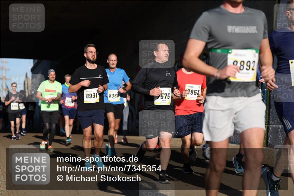 06.10.2024 - 19. swb-Marathon Bremen Michael Strokosch http://msf.ph/oto/7345354 06.10.2024 10:16:54 Laufen 789, 8931, 8388, 35, 7575, 9, 2953, 892 meine-sportfotos.de