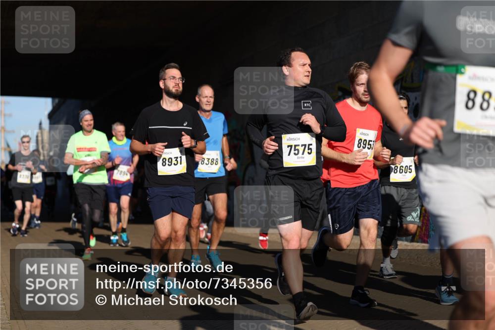 06.10.2024 - 19. swb-Marathon Bremen Michael Strokosch http://msf.ph/oto/7345356 06.10.2024 10:16:54 Laufen 789, 8931, 8388, 7575, 895, 8605, 88 meine-sportfotos.de
