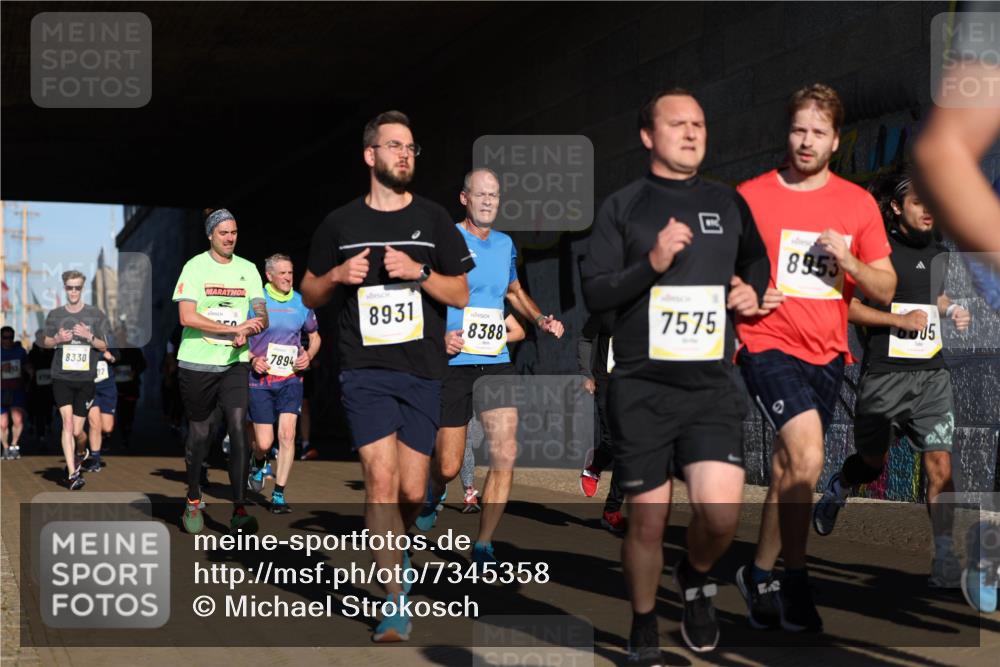 06.10.2024 - 19. swb-Marathon Bremen Michael Strokosch http://msf.ph/oto/7345358 06.10.2024 10:16:54 Laufen 13, 8330, 7894, 8931, 8388, 7575, 8953, 05 meine-sportfotos.de