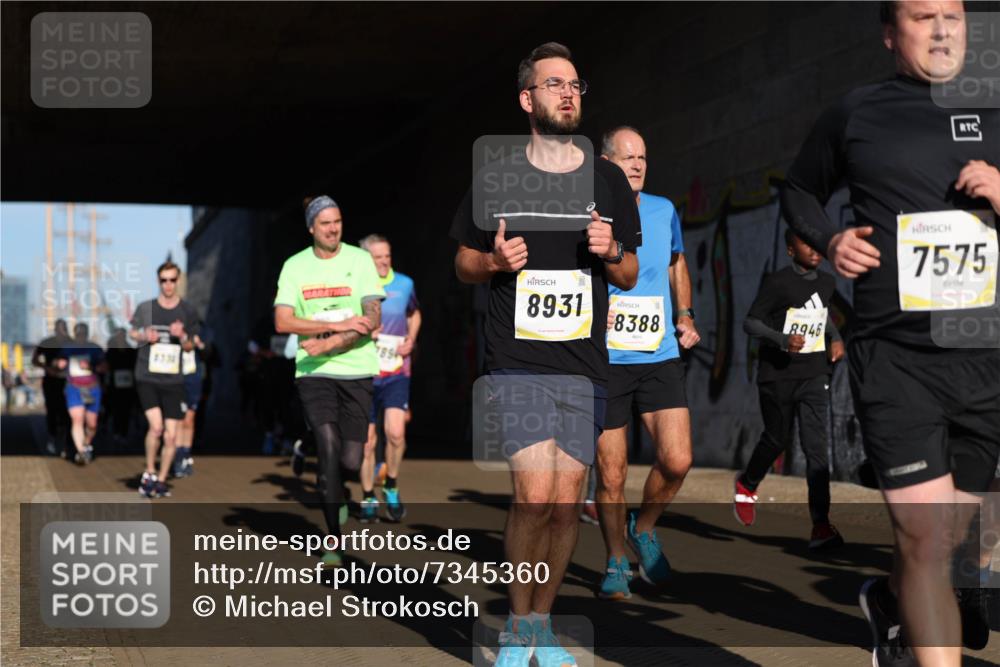 06.10.2024 - 19. swb-Marathon Bremen Michael Strokosch http://msf.ph/oto/7345360 06.10.2024 10:16:55 Laufen 877, 8931, 978, 8388, 8, 946, 7575 meine-sportfotos.de