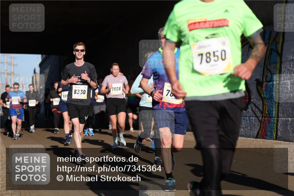 06.10.2024 - 19. swb-Marathon Bremen Michael Strokosch http://msf.ph/oto/7345364 06.10.2024 10:16:57 Laufen 880, 024, 8330, 7432, 7698, 78, 7850 meine-sportfotos.de
