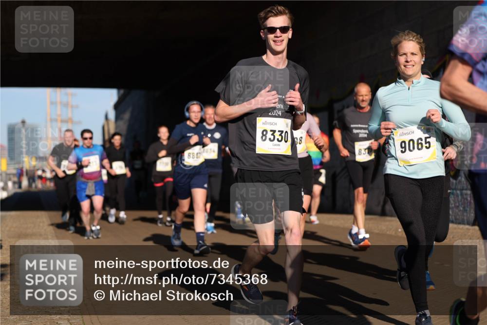 06.10.2024 - 19. swb-Marathon Bremen Michael Strokosch http://msf.ph/oto/7345368 06.10.2024 10:16:58 Laufen 8807, 2024, 83308, 2024, 83, 9065 meine-sportfotos.de