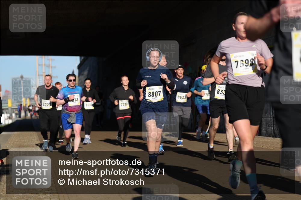 06.10.2024 - 19. swb-Marathon Bremen Michael Strokosch http://msf.ph/oto/7345371 06.10.2024 10:16:59 Laufen 8023, 213, 8710, 7730, 8807, 8633, 70, 2024, 833, 7598 meine-sportfotos.de