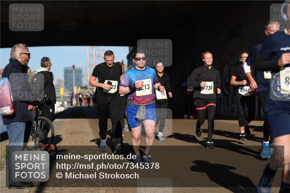06.10.2024 - 19. swb-Marathon Bremen Michael Strokosch http://msf.ph/oto/7345378 06.10.2024 10:17:00 Laufen 23, 9024, 2029, 213, 710, 7730, 8040, 8 meine-sportfotos.de