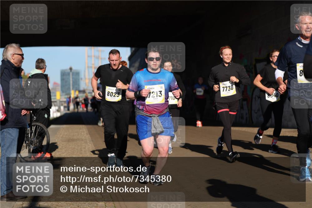 06.10.2024 - 19. swb-Marathon Bremen Michael Strokosch http://msf.ph/oto/7345380 06.10.2024 10:17:01 Laufen 8023, 2024, 2024, 1213, 710, 7730, 8040, 8 meine-sportfotos.de