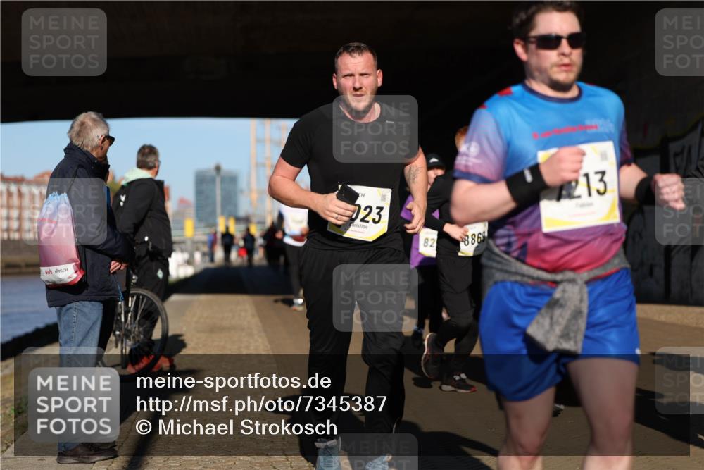 06.10.2024 - 19. swb-Marathon Bremen Michael Strokosch http://msf.ph/oto/7345387 06.10.2024 10:17:02 Laufen 23, 82, 8869, 213 meine-sportfotos.de