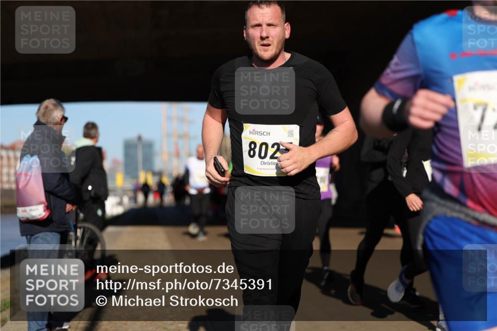 06.10.2024 - 19. swb-Marathon Bremen Michael Strokosch http://msf.ph/oto/7345391 06.10.2024 10:17:02 Laufen 802, 7 meine-sportfotos.de