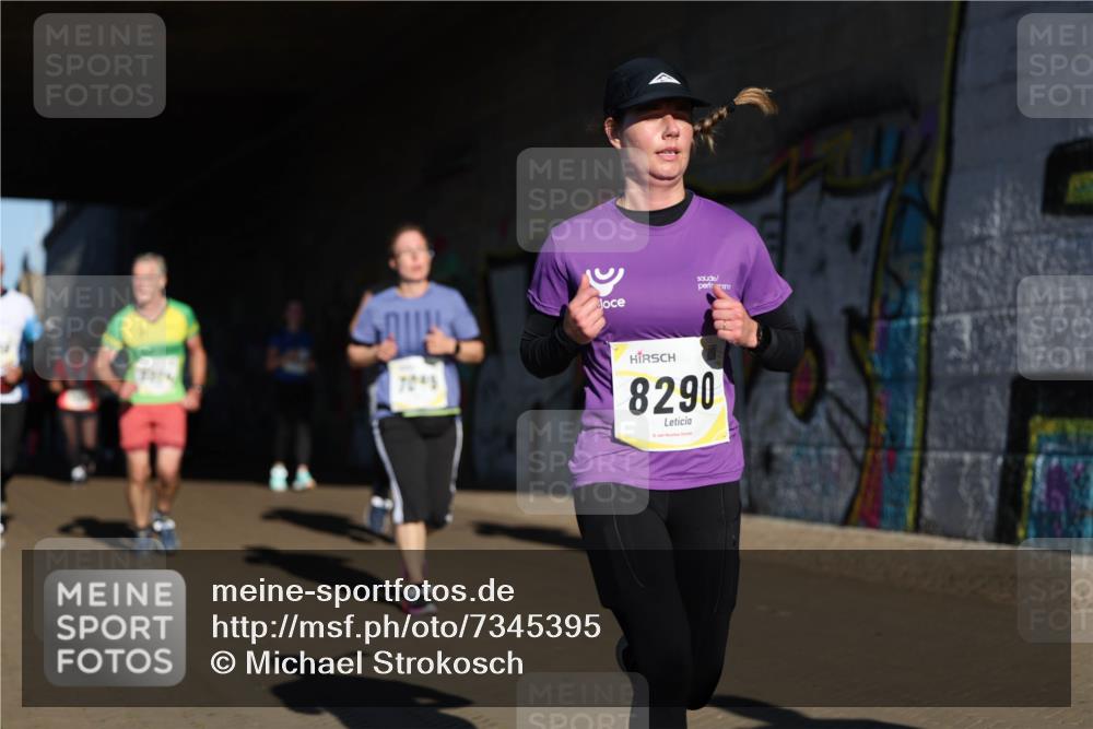 06.10.2024 - 19. swb-Marathon Bremen Michael Strokosch http://msf.ph/oto/7345395 06.10.2024 10:17:04 Laufen 70, 8290 meine-sportfotos.de