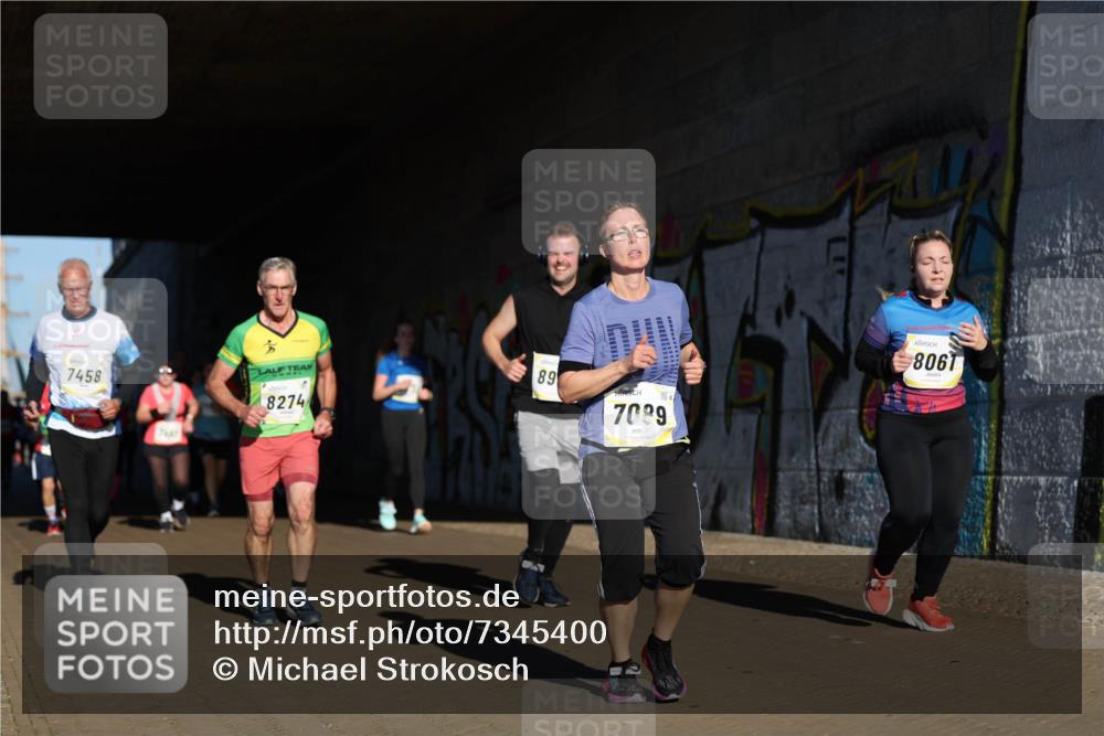 06.10.2024 - 19. swb-Marathon Bremen Michael Strokosch http://msf.ph/oto/7345400 06.10.2024 10:17:05 Laufen 7458, 7147, 8274, 89, 7099, 8061 meine-sportfotos.de