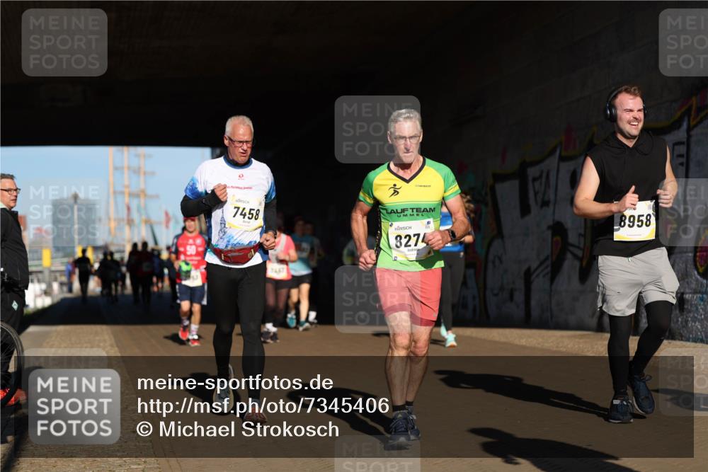 06.10.2024 - 19. swb-Marathon Bremen Michael Strokosch http://msf.ph/oto/7345406 06.10.2024 10:17:06 Laufen 7458, 3274, 8958 meine-sportfotos.de