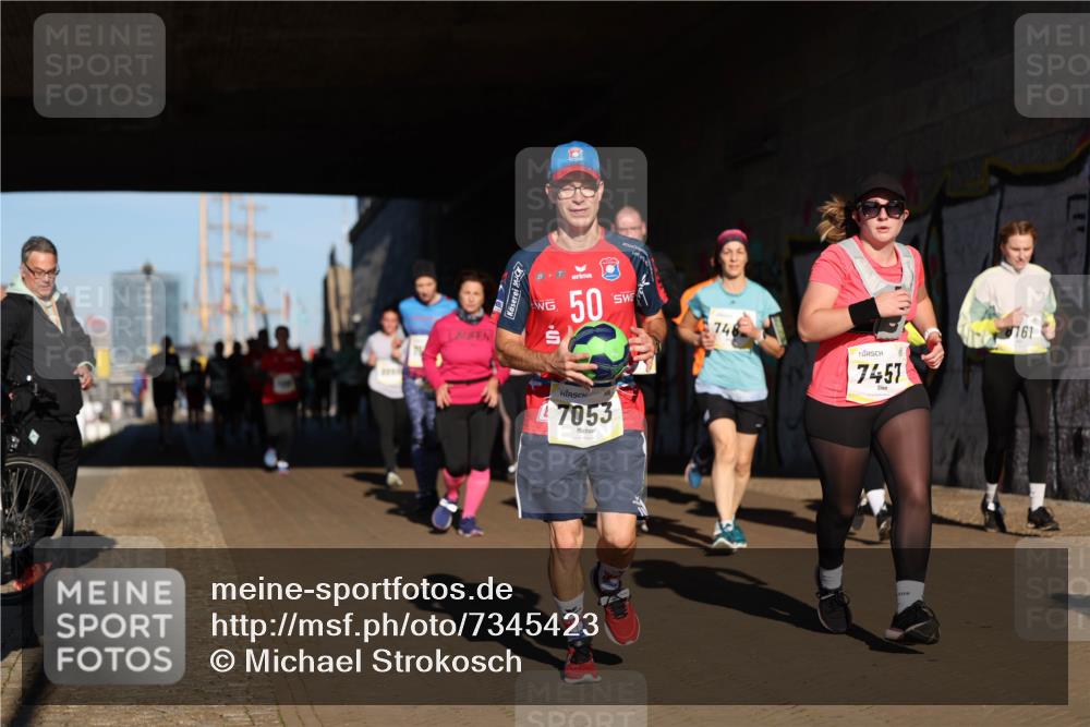 06.10.2024 - 19. swb-Marathon Bremen Michael Strokosch http://msf.ph/oto/7345423 06.10.2024 10:17:10 Laufen 50, 748, 7457, 161, 7053 meine-sportfotos.de
