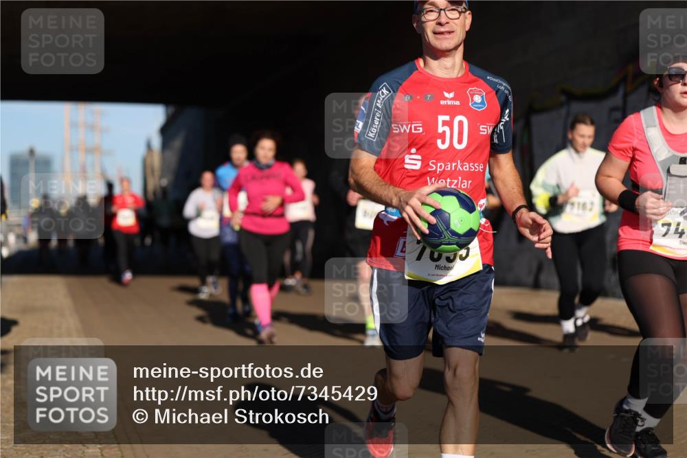 06.10.2024 - 19. swb-Marathon Bremen Michael Strokosch http://msf.ph/oto/7345429 06.10.2024 10:17:11 Laufen 50, 74 meine-sportfotos.de