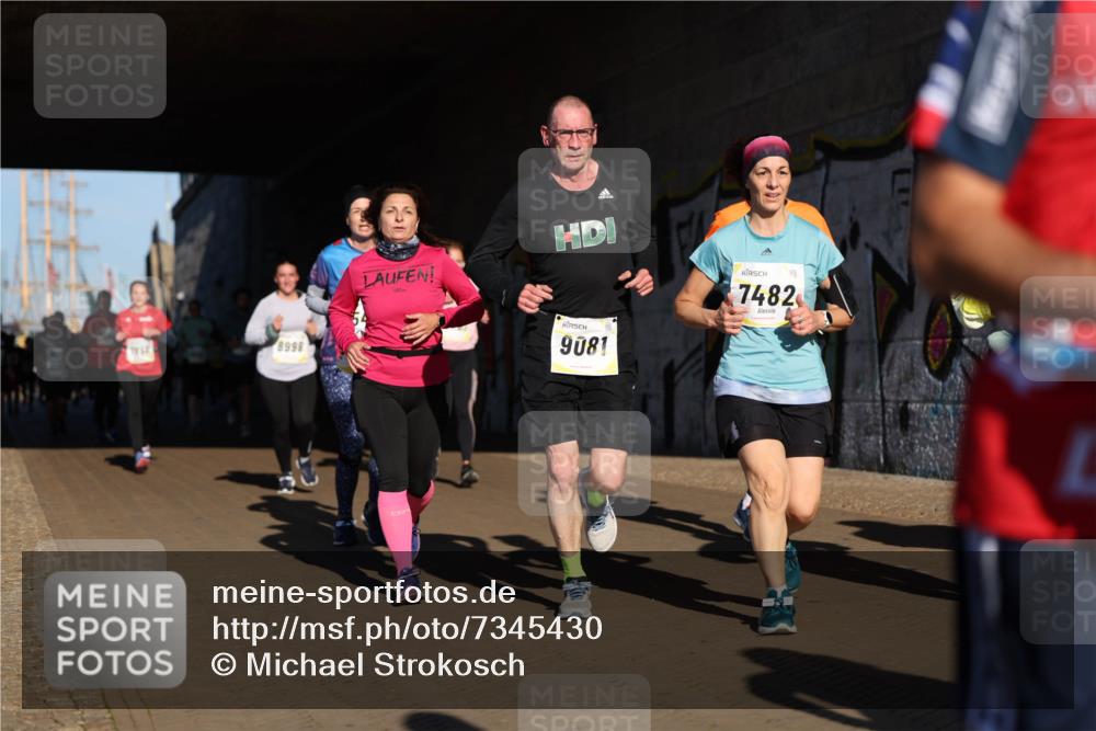 06.10.2024 - 19. swb-Marathon Bremen Michael Strokosch http://msf.ph/oto/7345430 06.10.2024 10:17:11 Laufen 8998, 9081, 7482 meine-sportfotos.de