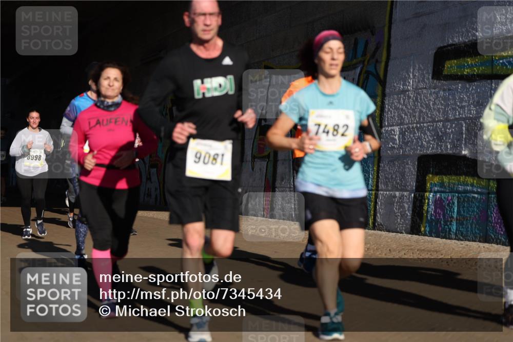 06.10.2024 - 19. swb-Marathon Bremen Michael Strokosch http://msf.ph/oto/7345434 06.10.2024 10:17:12 Laufen 29, 8998, 9081, 7482 meine-sportfotos.de