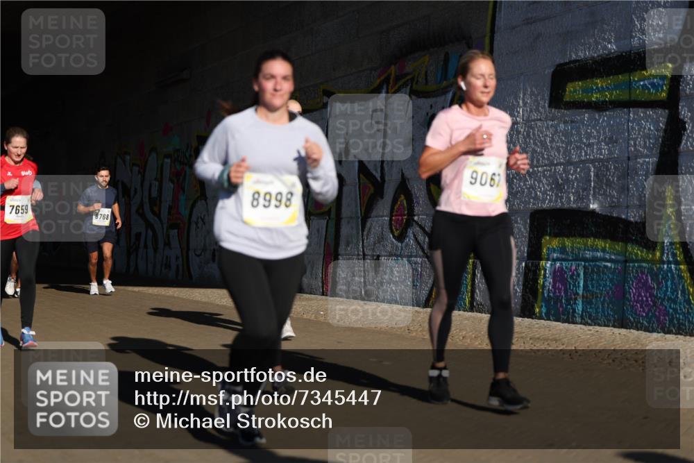 06.10.2024 - 19. swb-Marathon Bremen Michael Strokosch http://msf.ph/oto/7345447 06.10.2024 10:17:15 Laufen 7659, 8768, 8998, 9067 meine-sportfotos.de