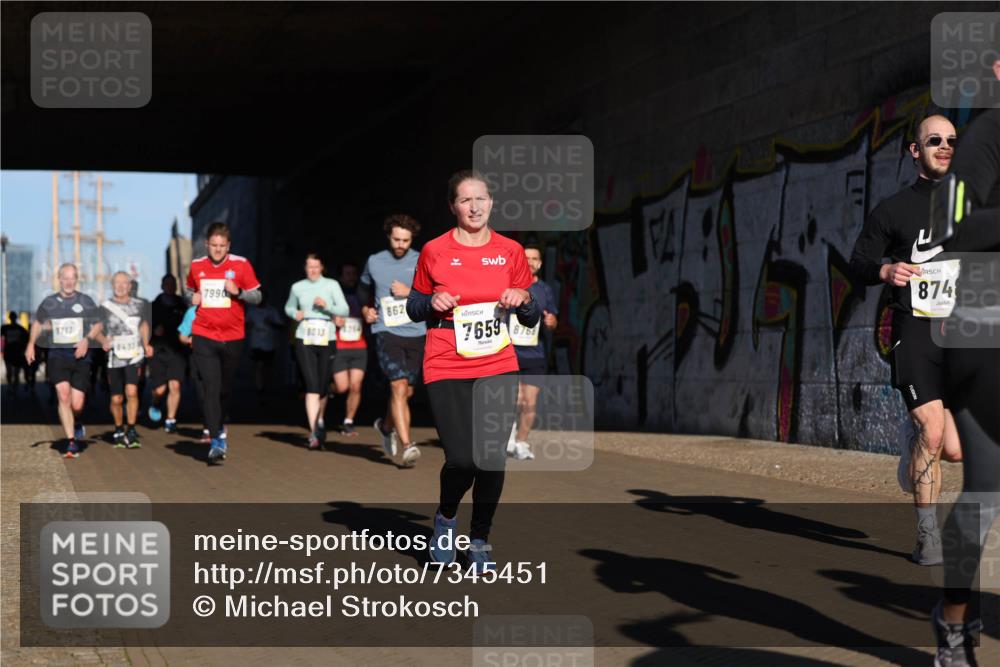 06.10.2024 - 19. swb-Marathon Bremen Michael Strokosch http://msf.ph/oto/7345451 06.10.2024 10:17:16 Laufen 1717, 8437, 7990, 862, 8013294, 7659, 87, 8748 meine-sportfotos.de