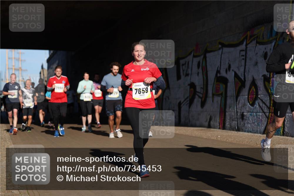 06.10.2024 - 19. swb-Marathon Bremen Michael Strokosch http://msf.ph/oto/7345453 06.10.2024 10:17:16 Laufen 8437, 7990, 629, 7659 meine-sportfotos.de