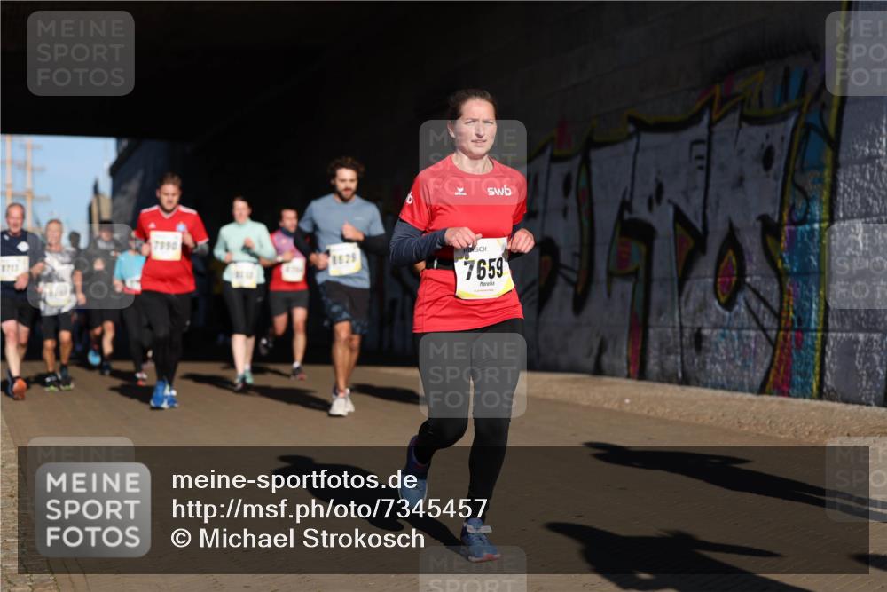 06.10.2024 - 19. swb-Marathon Bremen Michael Strokosch http://msf.ph/oto/7345457 06.10.2024 10:17:16 Laufen 7990, 3717, 8629, 7659 meine-sportfotos.de
