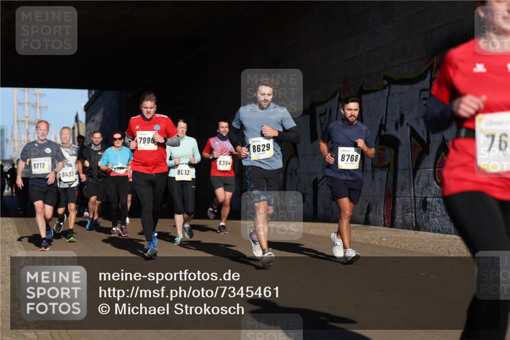 06.10.2024 - 19. swb-Marathon Bremen Michael Strokosch http://msf.ph/oto/7345461 06.10.2024 10:17:17 Laufen 8717, 8437, 7996, 8013, 8354, 8629, 76, 8768 meine-sportfotos.de