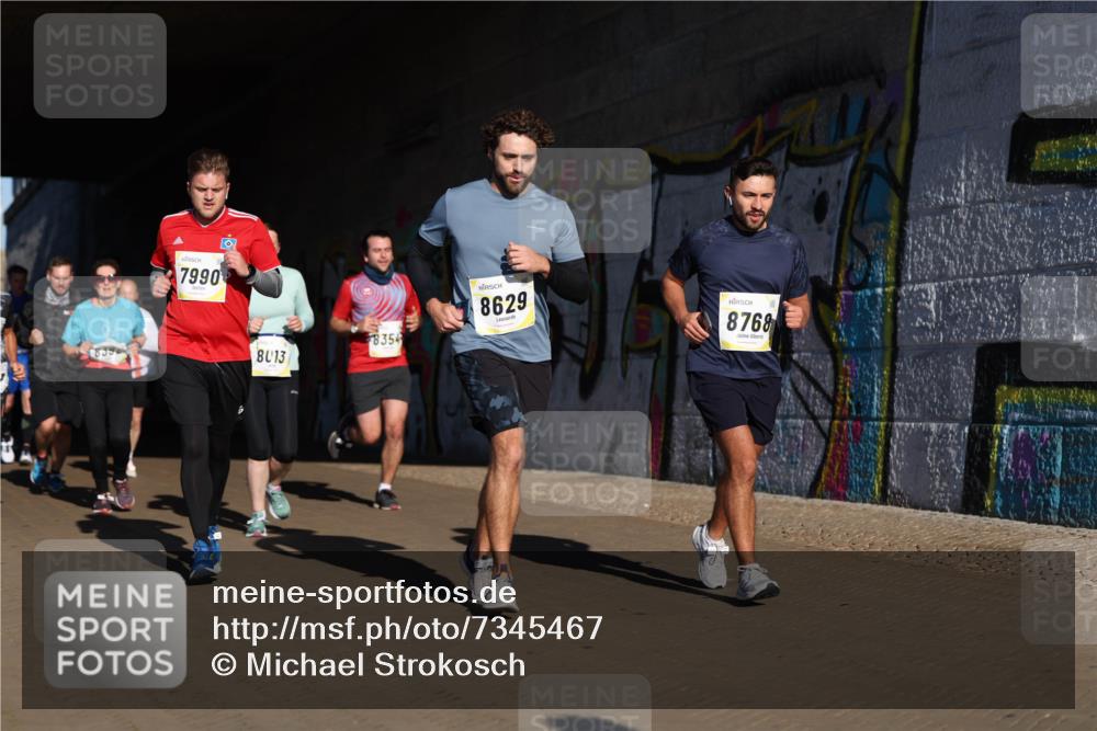 06.10.2024 - 19. swb-Marathon Bremen Michael Strokosch http://msf.ph/oto/7345467 06.10.2024 10:17:18 Laufen 1835, 7990, 8013, 8354, 8629, 8768 meine-sportfotos.de