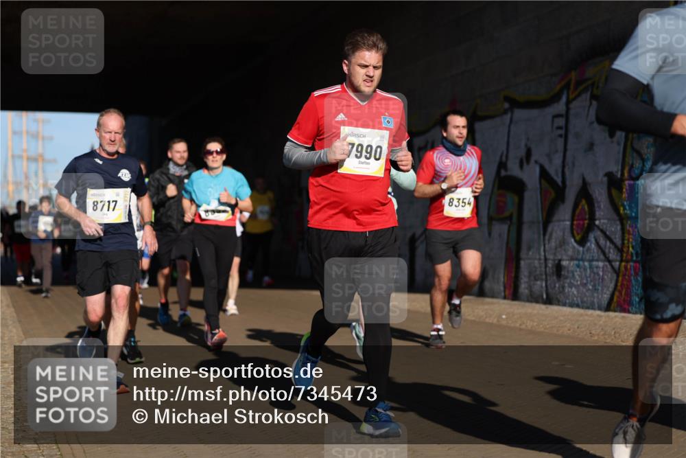 06.10.2024 - 19. swb-Marathon Bremen Michael Strokosch http://msf.ph/oto/7345473 06.10.2024 10:17:19 Laufen 8717, 7990, 8354 meine-sportfotos.de